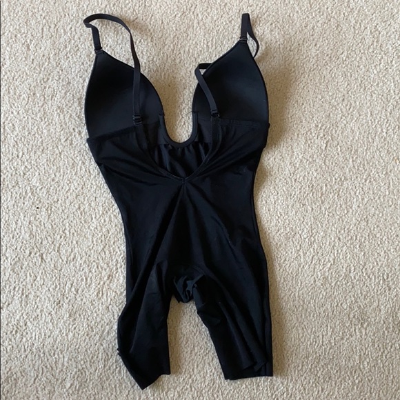 Spanx Fancy Plunge Low Back Mid Thigh Bodysuit - Picture 7 of 7